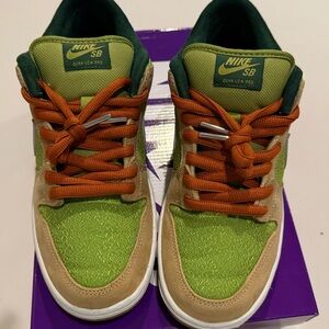 Nike SB Dunk Low Pro - Sesame/Pear/Fir/Metallic Silver